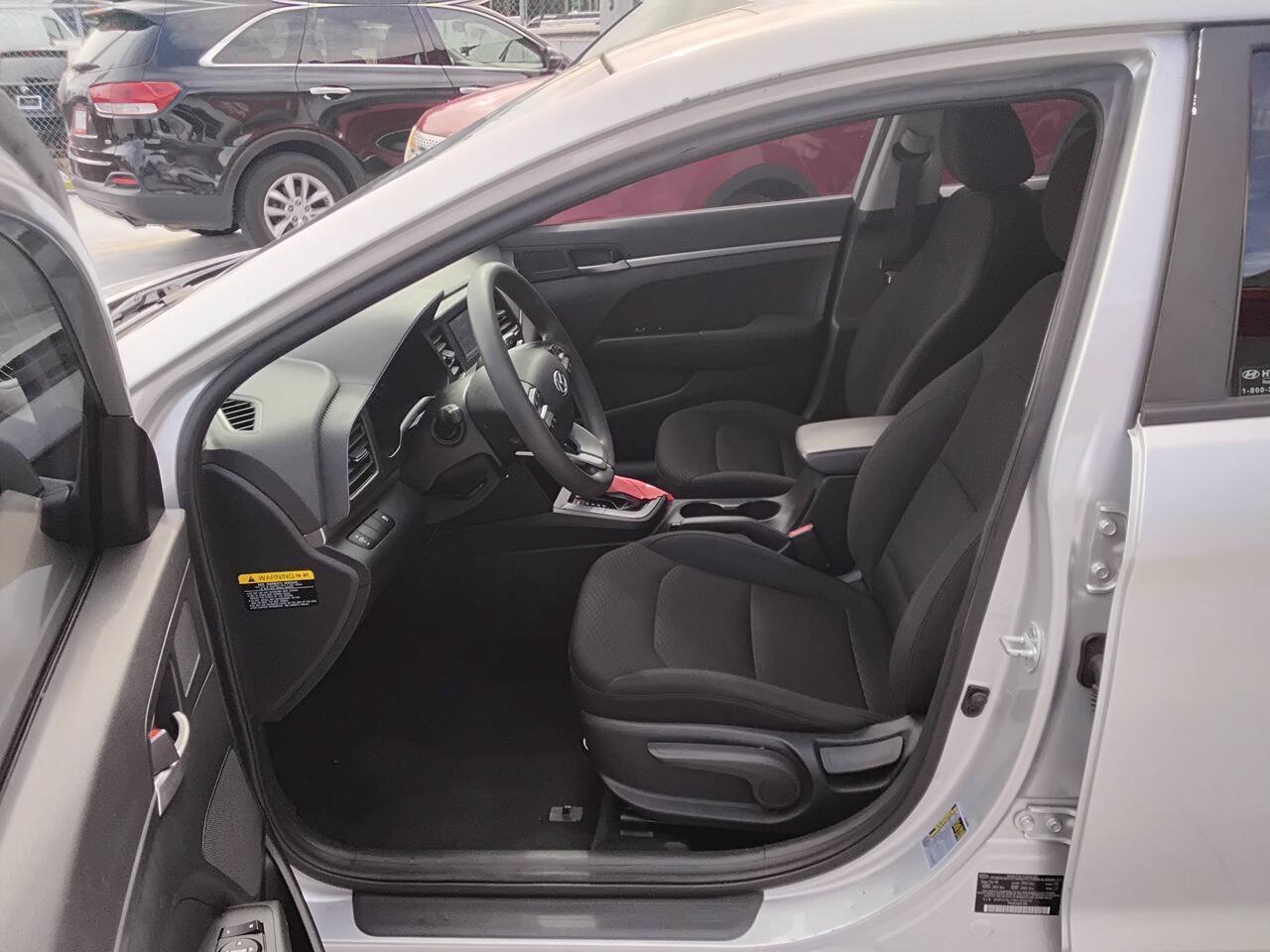 Used 2019 Hyundai Elantra SE w/ Cargo Package FWD image 12