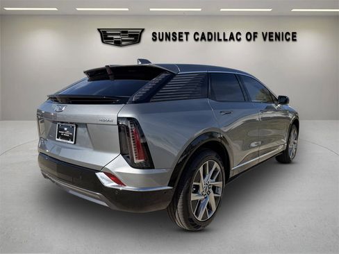 New 2026 Cadillac Optiq Luxury 2 image 3