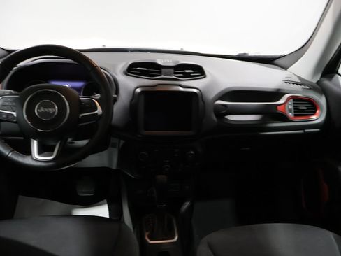 Certified 2023 Jeep Renegade Latitude w/ Sun/Sound Group AWD/4WD image 18