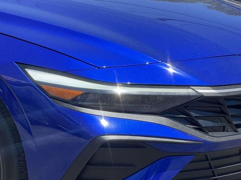Used 2025 Hyundai Elantra SE w/ Cargo Package FWD image 10