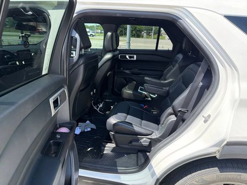 Used 2020 Ford Explorer XLT w/ Equipment Group 202A AWD/4WD image 7