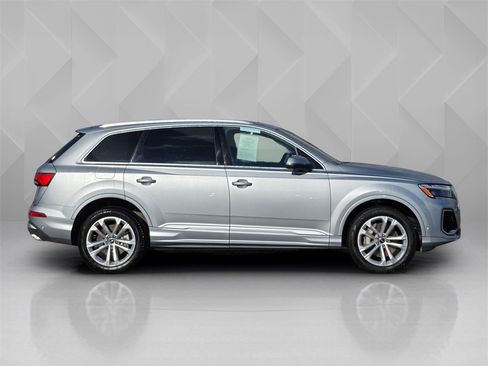 Certified 2025 Audi Q7 3.0T Premium Plus image 7