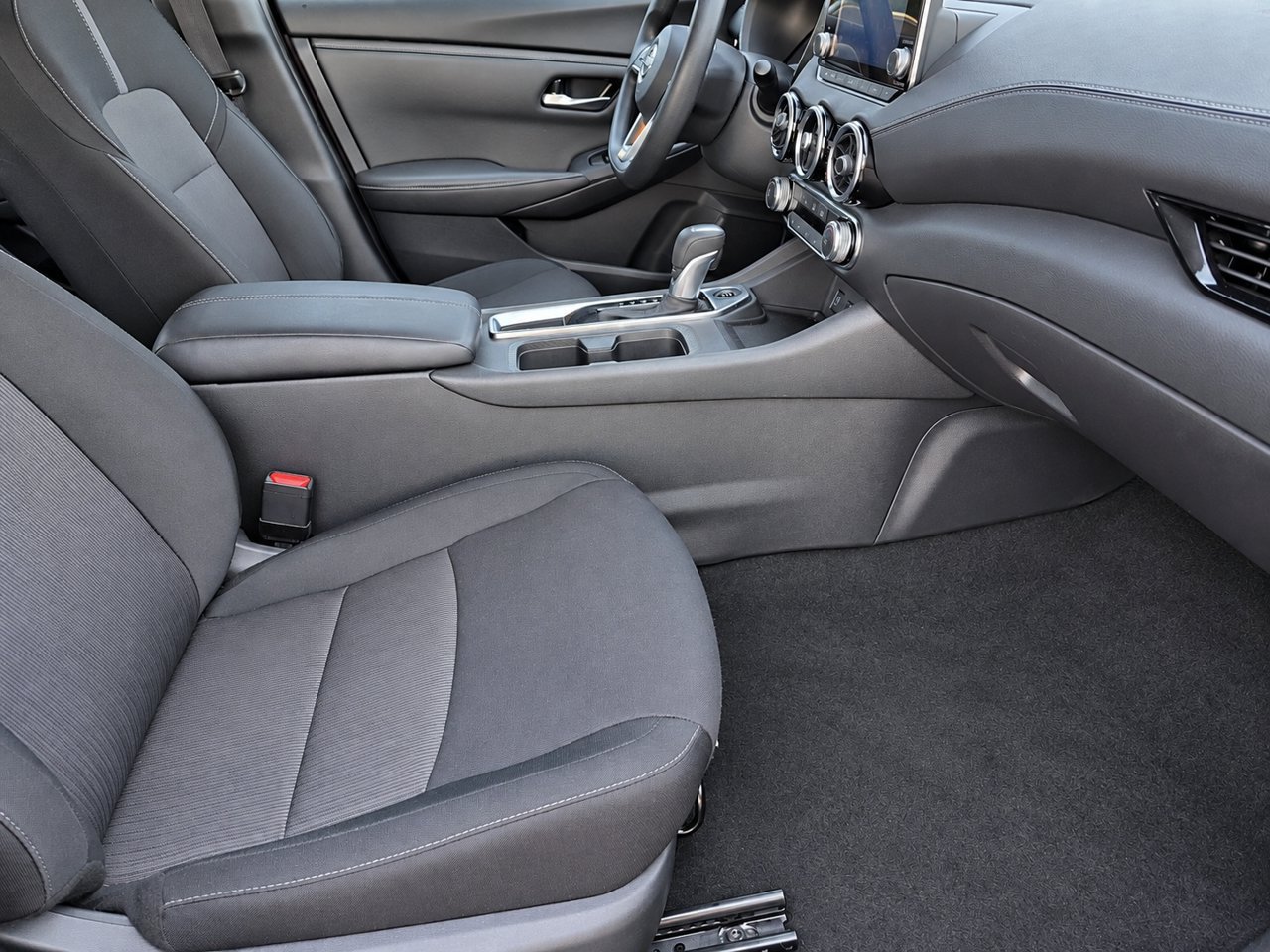 Used 2025 Nissan Sentra SV FWD image 30
