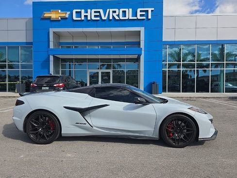 Used 2023 Chevrolet Corvette Z06 image 2