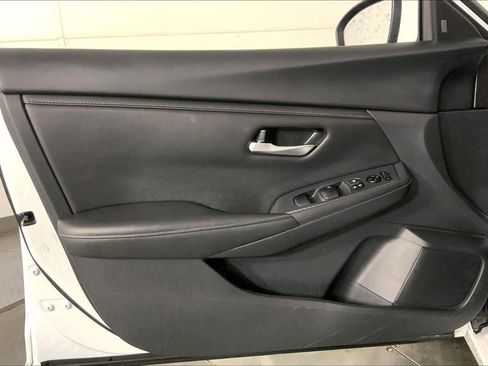 Used 2025 Nissan Sentra SV FWD image 24