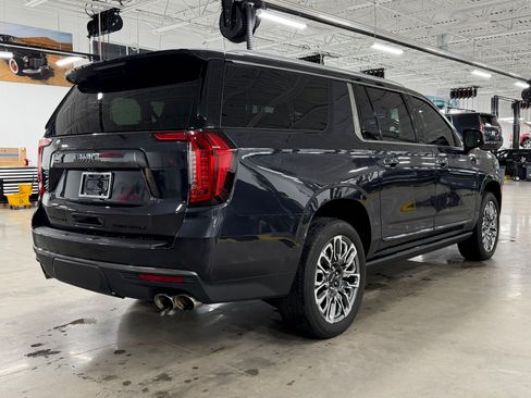 Used 2023 GMC Yukon XL Denali Ultimate AWD/4WD image 8