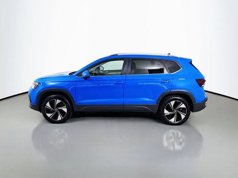 Used 2025 Volkswagen Taos SE w/ Panoramic Sunroof Package AWD/4WD image 2