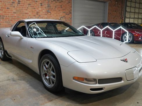 Used 2002 Chevrolet Corvette Z06 w/ Memory Pkg RWD image 21