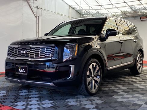 Used 2020 Kia Telluride S w/ S 8 Passenger Seating Package FWD image 3