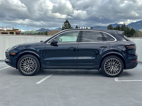 Certified 2023 Porsche Cayenne image 2