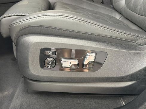 New 2026 BMW X5 xDrive40i w/ M Sport Package AWD/4WD image 18