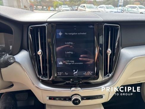 Used 2019 Volvo XC60 T5 Momentum w/ Premium Package image 12