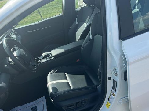 Used 2025 Toyota Camry SE image 21