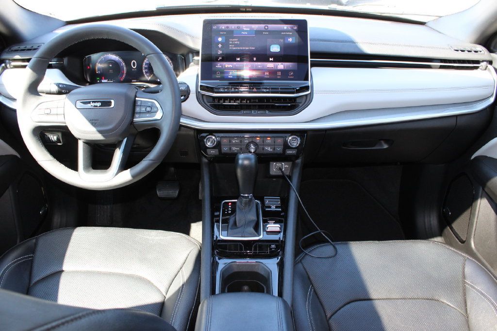 Used 2025 Jeep Compass Limited w/ Elite Group AWD/4WD image 11