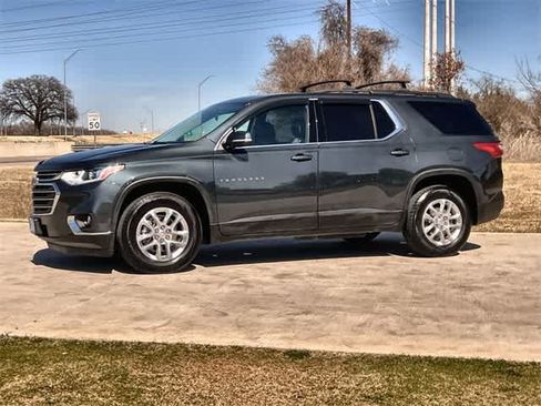 Used 2021 Chevrolet Traverse LT image 4