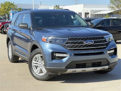 Used 2020 Ford Explorer XLT w/ Equipment Group 202A image 2
