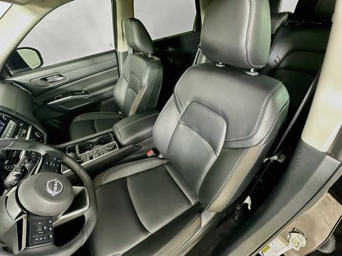 Used 2023 Nissan Pathfinder SL AWD/4WD image 27