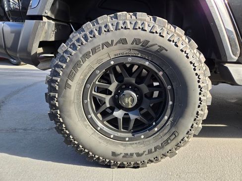 Used 2023 Jeep Wrangler Sahara image 4