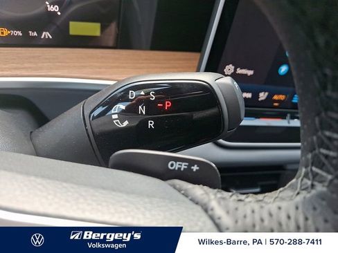 New 2026 Volkswagen Tiguan SEL R-Line AWD/4WD image 11
