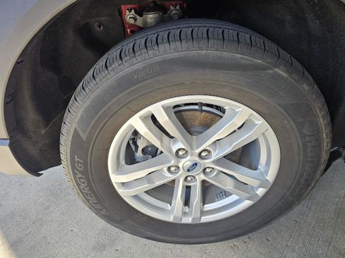 Used 2023 Ford Explorer XLT AWD/4WD image 10