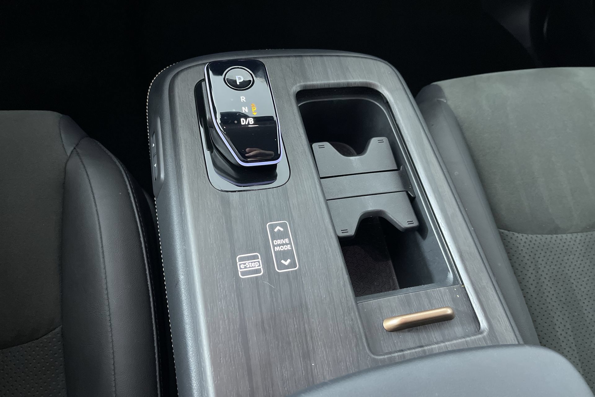 Used 2024 Nissan Ariya AWD image 22