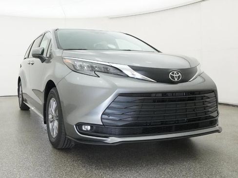 New 2026 Toyota Sienna XLE FWD image 30