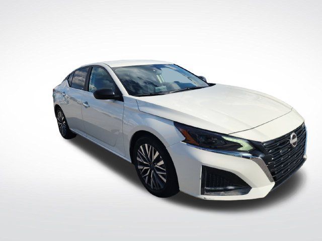 Used 2025 Nissan Altima 2.5 SV FWD image 7