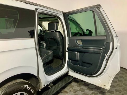 Used 2025 Ford Expedition Max Platinum AWD/4WD image 36