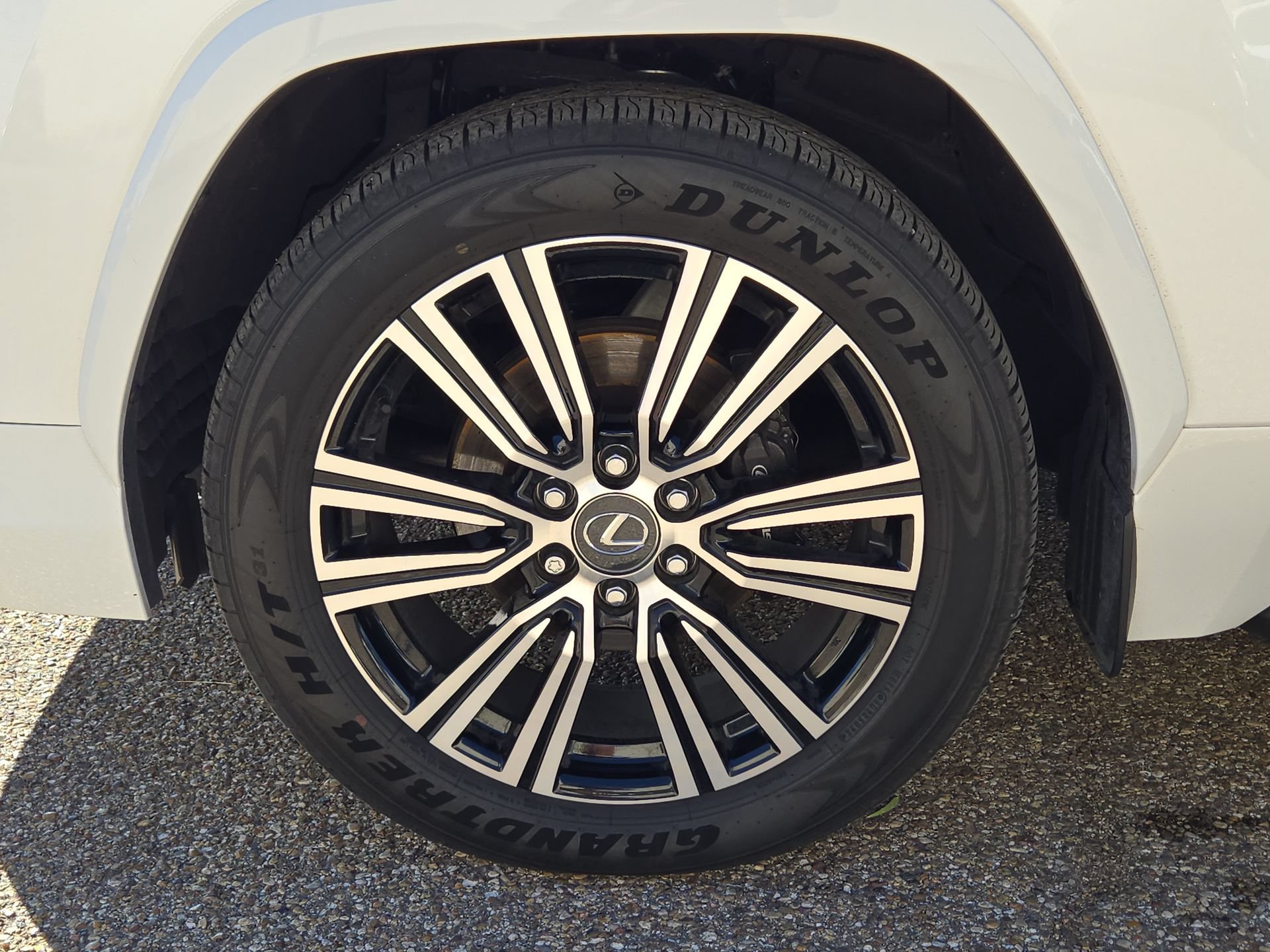 Used 2026 Lexus LX 600 4WD w/ Appearance Package image 11