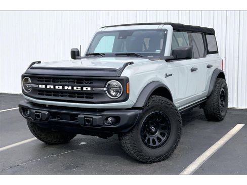 Used 2022 Ford Bronco Black Diamond image 1
