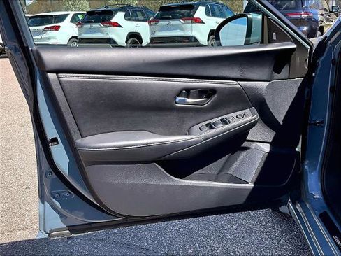 Used 2024 Nissan Sentra SV FWD image 9