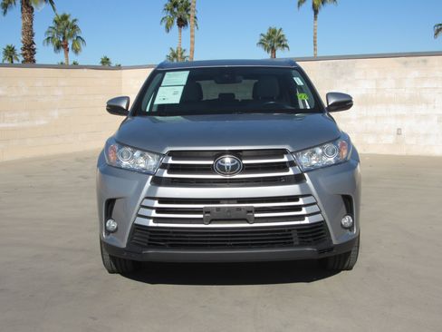 Used 2018 Toyota Highlander AWD V6 image 3