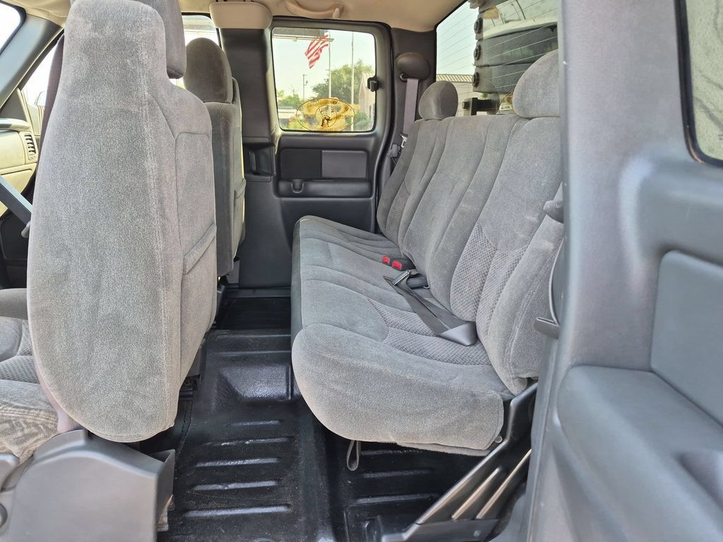 Used 2004 Chevrolet Silverado 2500 LS w/ Skid Plate Package AWD/4WD image 20