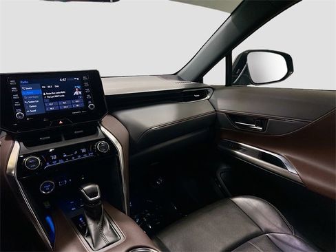 Used 2021 Toyota Venza XLE image 25