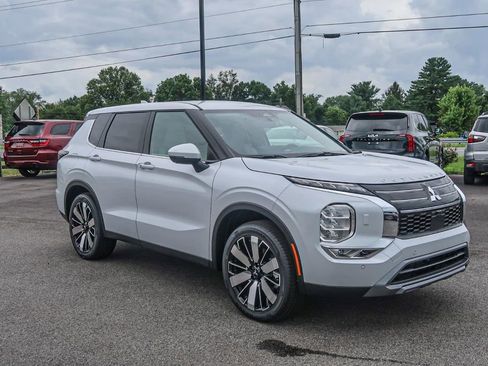 New 2025 Mitsubishi Outlander AWD image 8