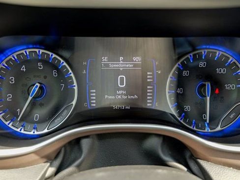 Used 2023 Chrysler Voyager LX image 40