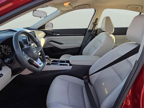 Used 2024 Nissan Altima 2.5 SV image 12