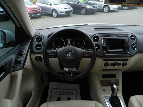 Used 2016 Volkswagen Tiguan S image 15