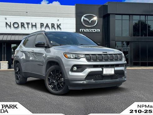 Used 2022 Jeep Compass Latitude FWD image 1