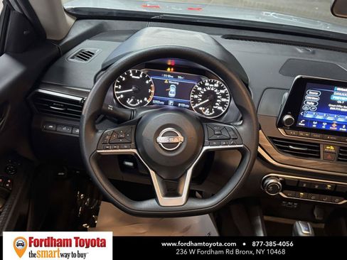 Used 2025 Nissan Altima 2.5 SV FWD image 13