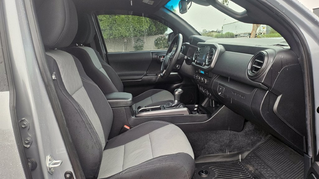Used 2021 Toyota Tacoma TRD Off-Road w/ Technology Package AWD/4WD image 18