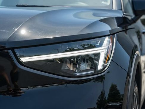 Certified 2024 Volvo XC40 B5 Plus w/ Protection Package Premier AWD/4WD image 14