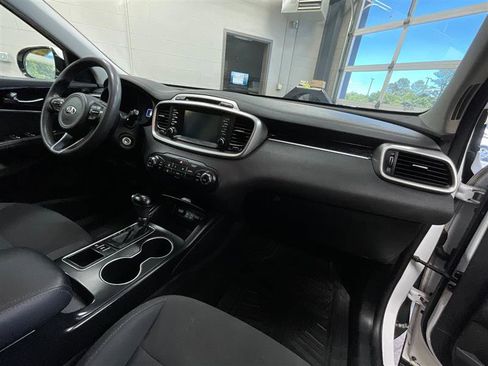 Used 2018 Kia Sorento AWD image 30