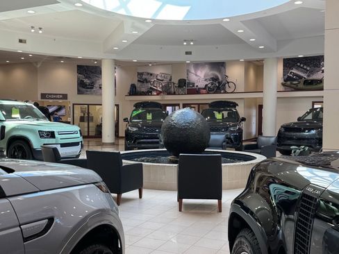 Used 2023 Toyota Sienna XLE FWD image 42