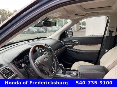 Used 2019 Ford Explorer Platinum AWD/4WD image 32