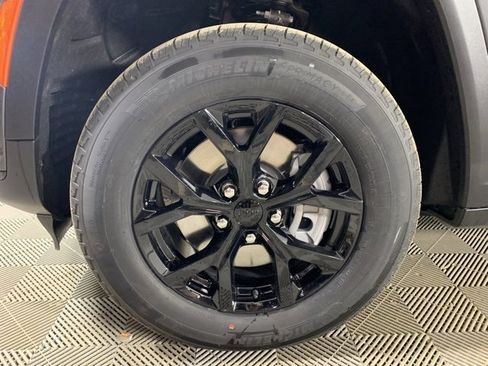 New 2025 Jeep Grand Cherokee L Altitude image 8