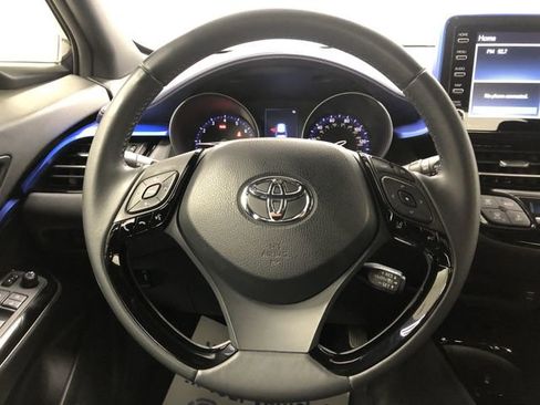 Used 2020 Toyota C-HR XLE FWD image 16