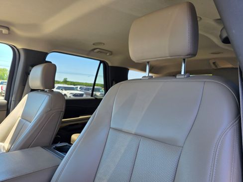 Used 2019 Ford Expedition XLT w/ Equipment Group 202A image 7