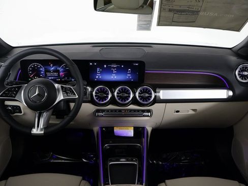 New 2026 Mercedes-Benz GLB 250 4MATIC image 4