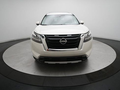 Certified 2024 Nissan Pathfinder SL image 11